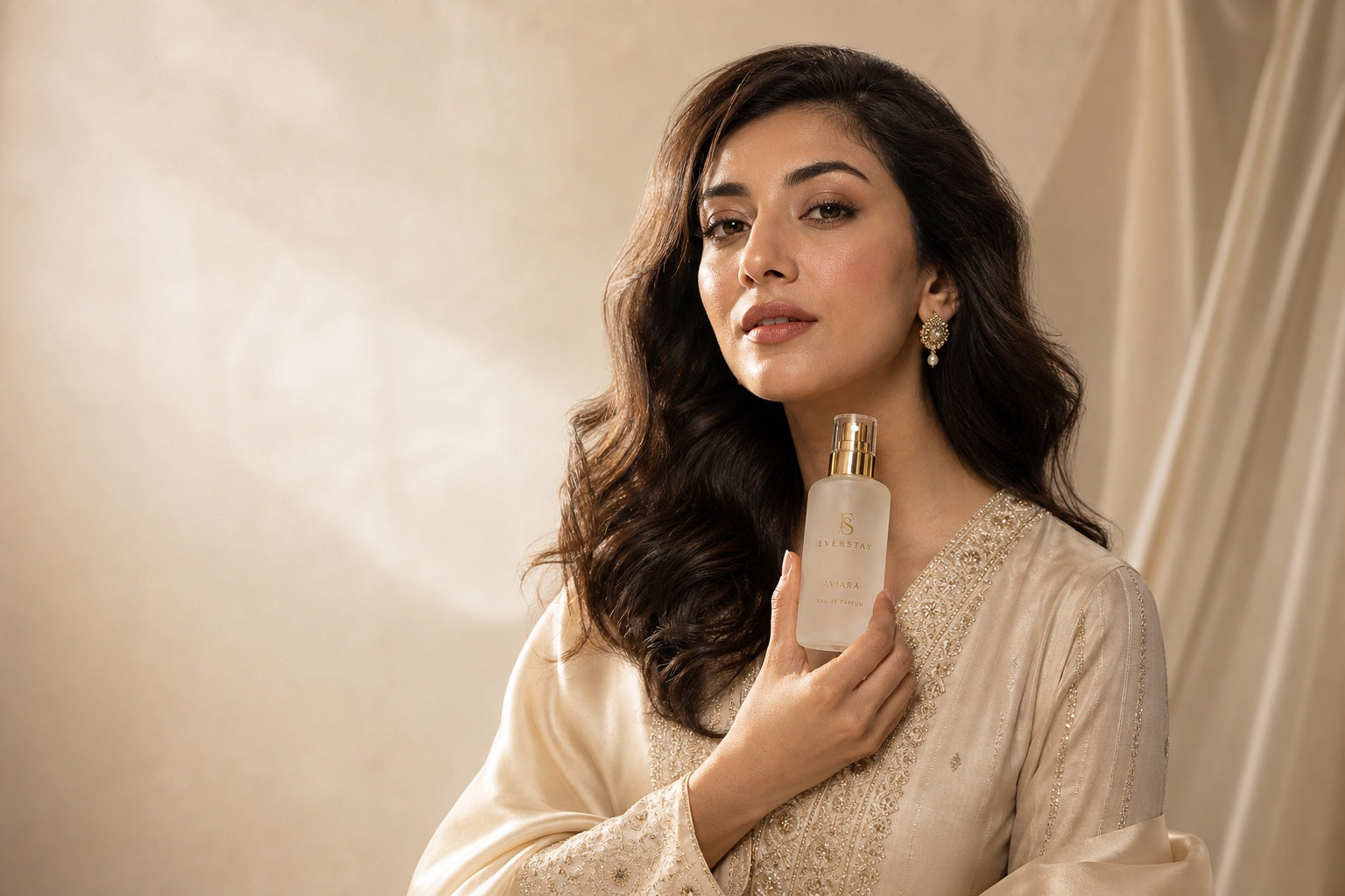 Adult woman holding EVERSTAY Aviara Perfume and Deodorant